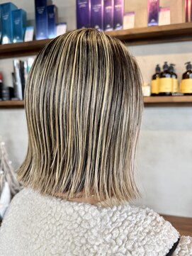 切りっぱなしハイライトボブ