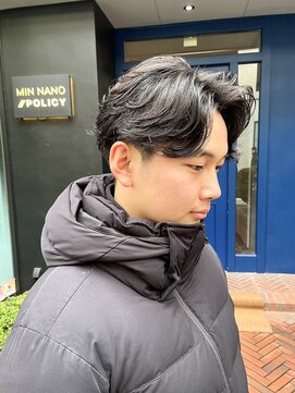 ミンナノポリシー(MIN NANO//POLICY) 黒髪センターパート×フェザーパーマ