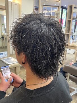 アルターリール(aL ter Rire) MEN’S HAIR/サーフカール/刈り上げセンターパート/中村