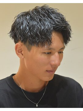 フリーク バーバーショップ 都島店(FREAK BARBER SHOP) 黒髪ショートアップバング縦落ちツイストスパイラルパーマ