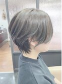 前下がりハンサムショート×グレージュ+ハイライト