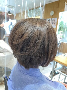 ヘアーエスクールエミュ(hair S. COEUR emu) 前下がりショートボブ