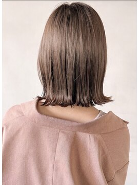 ティグリオ(Tiglio) 外ハネぱっつんボブ