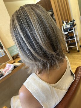 ヘアーコレット(hair Colet) ホワイトベージュバレイヤージュボブ