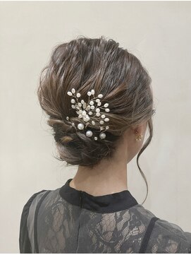 アロマヘアルーム 横浜店(AROMA hair room) 後れ毛が可愛いシニヨンアレンジ二次会結婚式/横浜/横浜西口