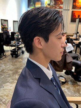 ノラ ヘアーサロン(NORA HAIR SALON) 【石山】スーツに合う韓国ショートセンターパート