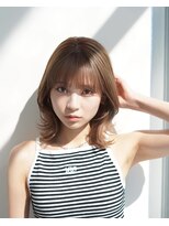 アルティファータ(artifata)&nbsp;ミディアムレイヤー くびれヘア ミルクティーベージュ 透明感