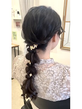 リンド(Lindo) 華やかローポニーアレンジ