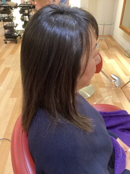 ダメージを気にせずカラーを楽しみたいあなたへ。厳選したヘナでハリ・コシのある健やかな艶髪を約束。