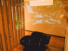 アオ(AO)の雰囲気(プロジェクター付きフラットシャンプー台でのヘッドスパも人気。)