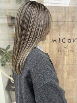 ニコリヘアワークス(nicori hair works) セミロング×ハイライト×グレージュ2