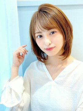 アイビー(Ivy) 小顔効果抜群のひし形シルエットのレイヤースタイル