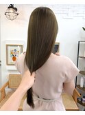 オリーブベージュ　オリーブカラー　透明感カラー