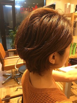 ヘアデザイン アーチェロ(hair design ACERO)の写真/《月曜もOPEN♪》【カット+ヘッドスパ¥6600】小顔にみえる計算されたカットで朝のスタイリングも楽ちん♪