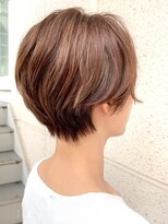 レウナ 外苑前(Reuna)&nbsp;暗めカラーでも大人可愛く決まる　ハンサムショート