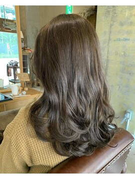 ヨーク(yoke.) 透明感たっぷりオリーブベージュ