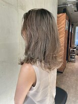 ソルトウォーター(SALT WATER)&nbsp;外国人風　ホワイトベージュカラー  ふんわりカール