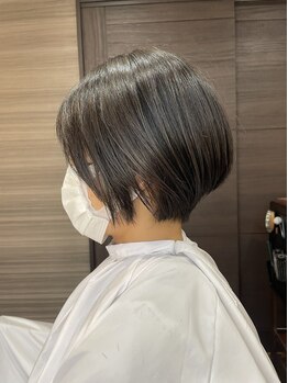 ベルード(bellood)の写真/ハンドブローでまとまりやすいショートスタイルを叶えます。伸びても扱いやすく自然にまとまるスタイルに。