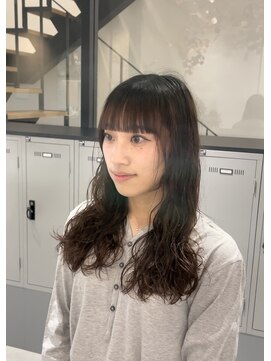 シアン 大須店(CYAN.) ドライな質感で仕上げる大きめカール