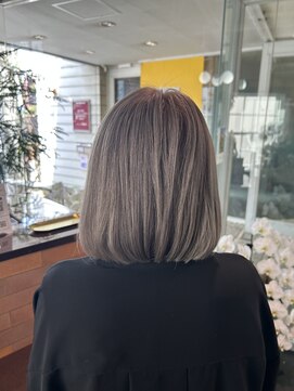 サンエンヘアー(lll_en hair) グレージュ
