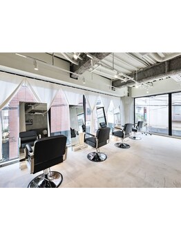 ゆったりと落ち着いたプライベート空間で、周りを気にせずリラックスして施術が受けられる◎[三宮/元町]