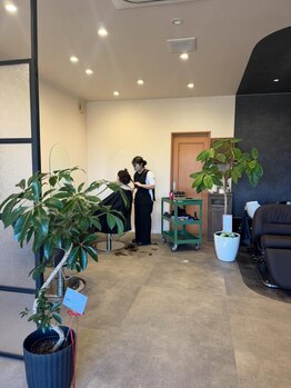 女性スタイリストが多く、お悩みも相談しやすい雰囲気が◎細やかな気遣いでリラックスしたサロンタイムを♪