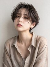 エマ(emma)&nbsp;ニュアンスレイヤーで魅せる大人のアンニュイハンサムショート