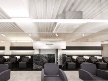become men's hair 名駅EAST【10月3日 NEW OPEN(予定)】の雰囲気（明るく清潔感のある店内。曲がる縮毛矯正、フェザーパーマ。）