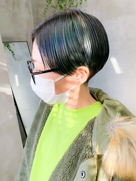 テトヘアー(teto hair) ターコイズグリーン、刈り上げショート、ハンサムショート