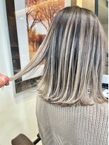 トルネード(TORNADO)&nbsp;外国人風ハイライトバレイヤージュ白髪ぼかし グレージュ