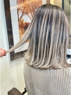 トルネード(TORNADO) 外国人風ハイライトバレイヤージュ白髪ぼかし グレージュ