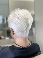 ロッソ ハヤマ 葉山本店(ROSSO Hayama)&nbsp;白髪を生かしたグレーヘアもショートカットで素敵に仕上がります