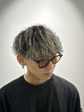 フライ 東通り店(Frei) ホワイトメッシュスパイラルメンズショート