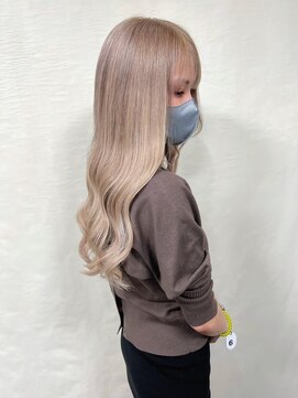 テイス 新宿(TACE) ミルクティーカラー[ネビージュ/黒髪/小顔/新宿]