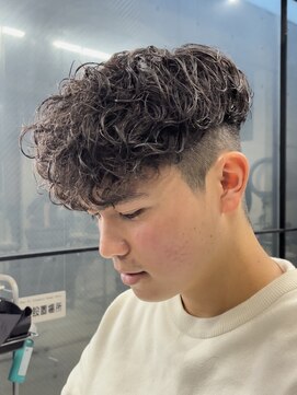 イーラ(era) スペインカール　刈り上げ眉カットツイストスパイラルパーマ