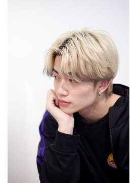 ユーフォリア 渋谷グランデ(Euphoria SHIBUYA GRANDE) ハイトーンカラーマッシュウルフツーブロックフェザーパーマｋ