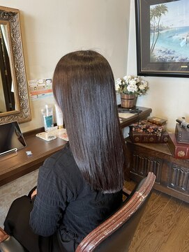 おしゃれ泥棒(ROUTE306) 縮毛矯正で癖を抑えて艶髪に