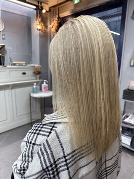 Japanese straightening headspa salon Tokyo by VARY Gorgeous blonde hair