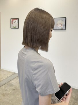エテ(ete) 柔らかベージュ×ぱつっとbob