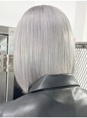 ホワイトシルバー[新宿駅/フェミニン/モード/ダークアッシュ]