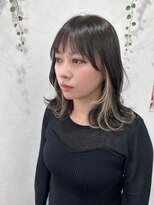 コジック ヘアアンドアイ(Cogic hair & eye) 黒髪+ベージュインナーカラー 外ハネミディアム