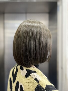 ホワイト 梅田(white) 【COCO】◎オリーブカラー