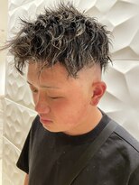 銀座マツナガ 浅草店&nbsp;スキンフェード/ツイストスパイラル/金メッシュ／20代