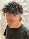 スキンフェード/ツイストスパイラル/金メッシュ/20代