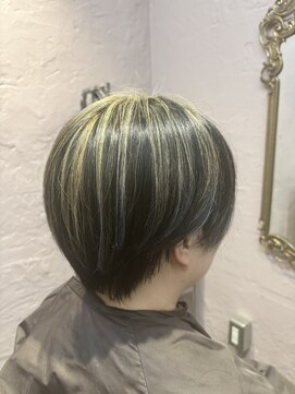 フッタ(Futta) ショートスタイル【ハイライト】【ブリーチ】【西武新宿駅】