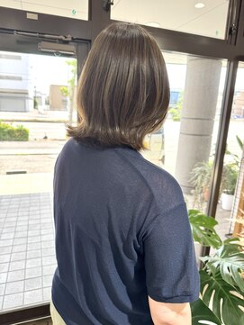 ラフ(laugh) くびれボブ / カーキアッシュ