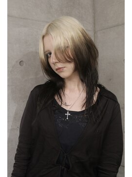 オーオシカシカスペース(OOO YY Space) ステップカットでつくるハッシュカットとルーツカラー