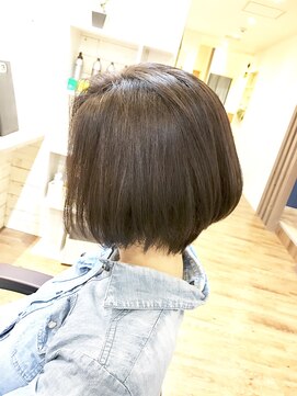 フィックスヘアー なんば(FIX-hair) 前下がりショートボブ/ボブショート/グレージュアッシュ