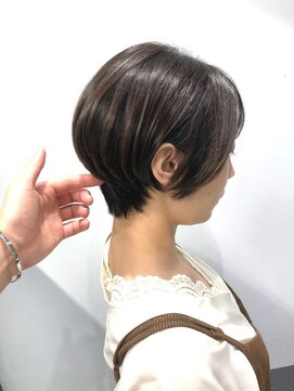 ジーナ 福岡天神(Zina) 小顔オリーブカラーボブルフハイライトカラークールショート