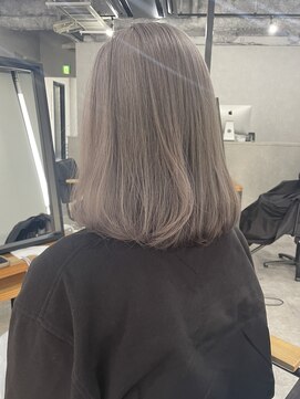 イリ 大阪(ili) 山田『Pearl gray』